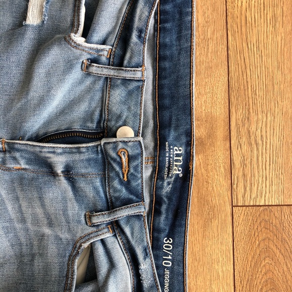 Light Wash Distressed Skinny Jeans - Picture 2 of 3